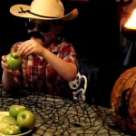 Halloween Caramel Apple Bowls & Vampire Teeth!