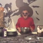How to Make Halloween Mummy Cupcakes