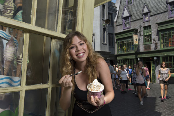 Jennette McCurdy Diagon Alley
